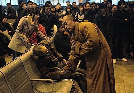 Buddha-Weekly-buddhist-monk-china-prays-for-deceased-found-on-train platform-Buddhism A monk holds the hand of a deceased person found on a train platform in China.