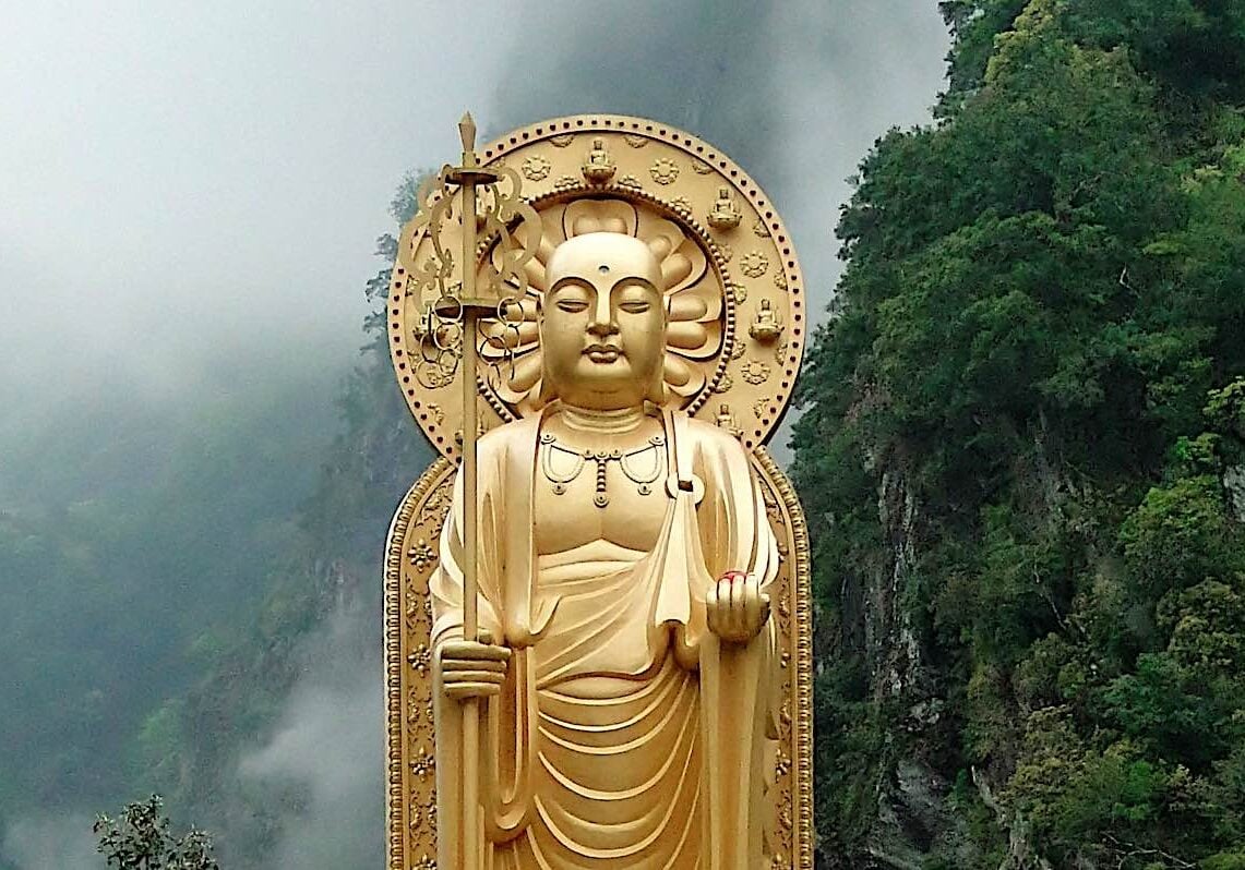 Buddha-Weekly-Feature image statue Bodhisattva Ksitigarbha-Buddhism Giant statue of Bodhisattva Ksitigarbha.
