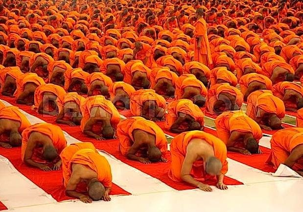 Buddha-Weekly-Monks-prostrating-Buddhism Monks prostrating.